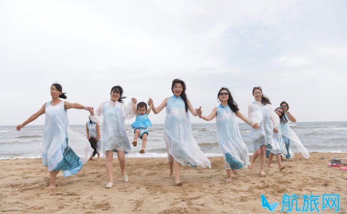 海边美丽的妈妈们