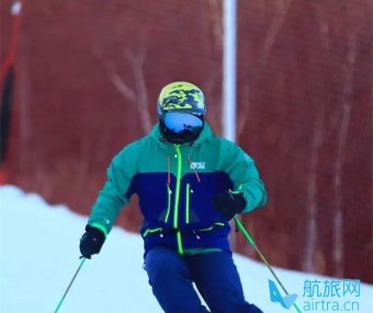 王晓飞滑雪教学——EASY SKI（19）双板综合运用【4】小回转